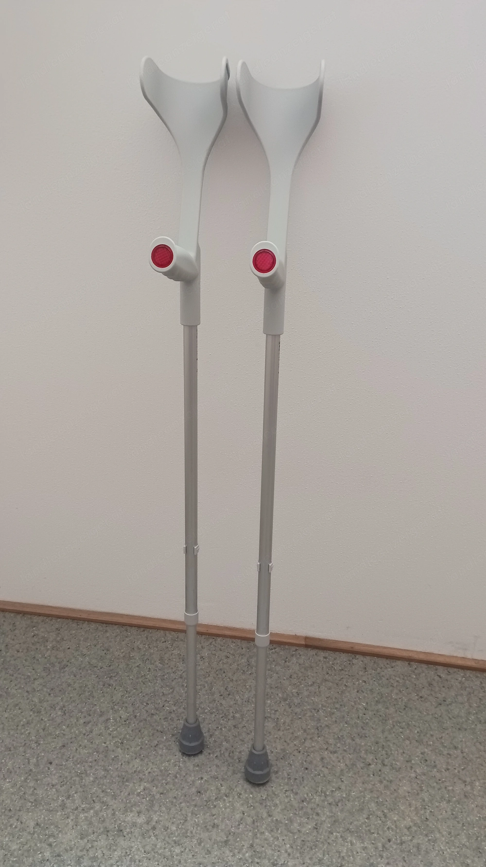 ein Paar Krücken