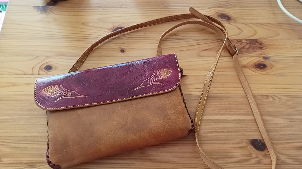 hübsche Handtasche aus Leder
