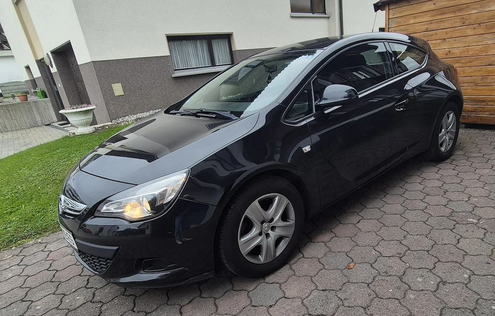 Opel Astra GTC Erstzulassung 2014