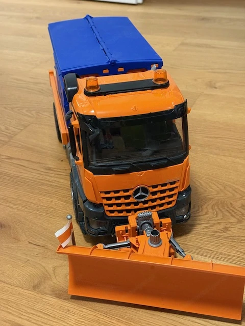 Bruder Mercedes LKW Winterdienst mit Räumschild