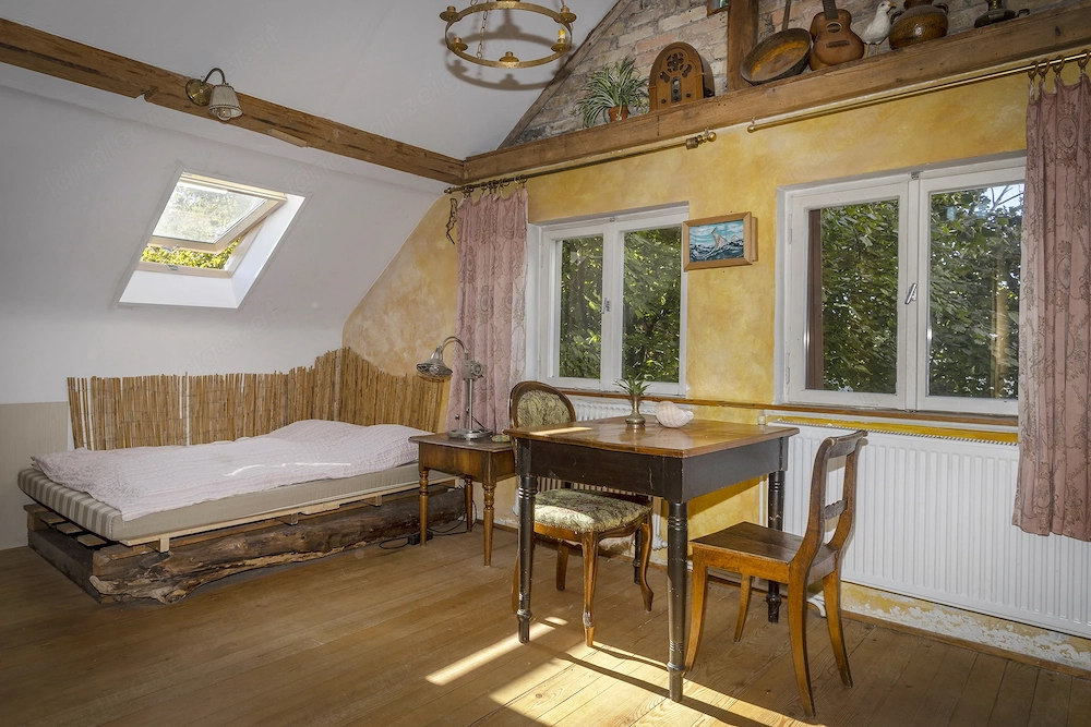 gemütliches, großes Dachzimmer (inkl. eigenem Bad und WC)
