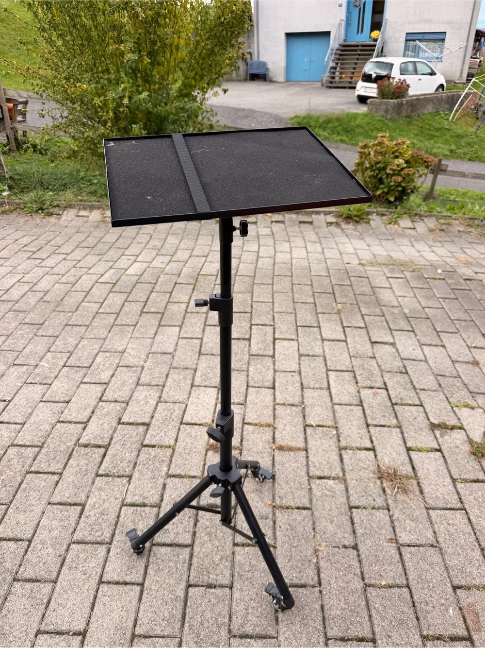 Beamer-Stativ mit Ablage   Höhenverstellbar & Neigbar   Schwarz