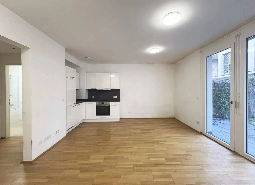 2-Zimmer-Wohnung mit Loggia, Terrasse und eigenem Garten   in der Nähe der Shopping City Nor