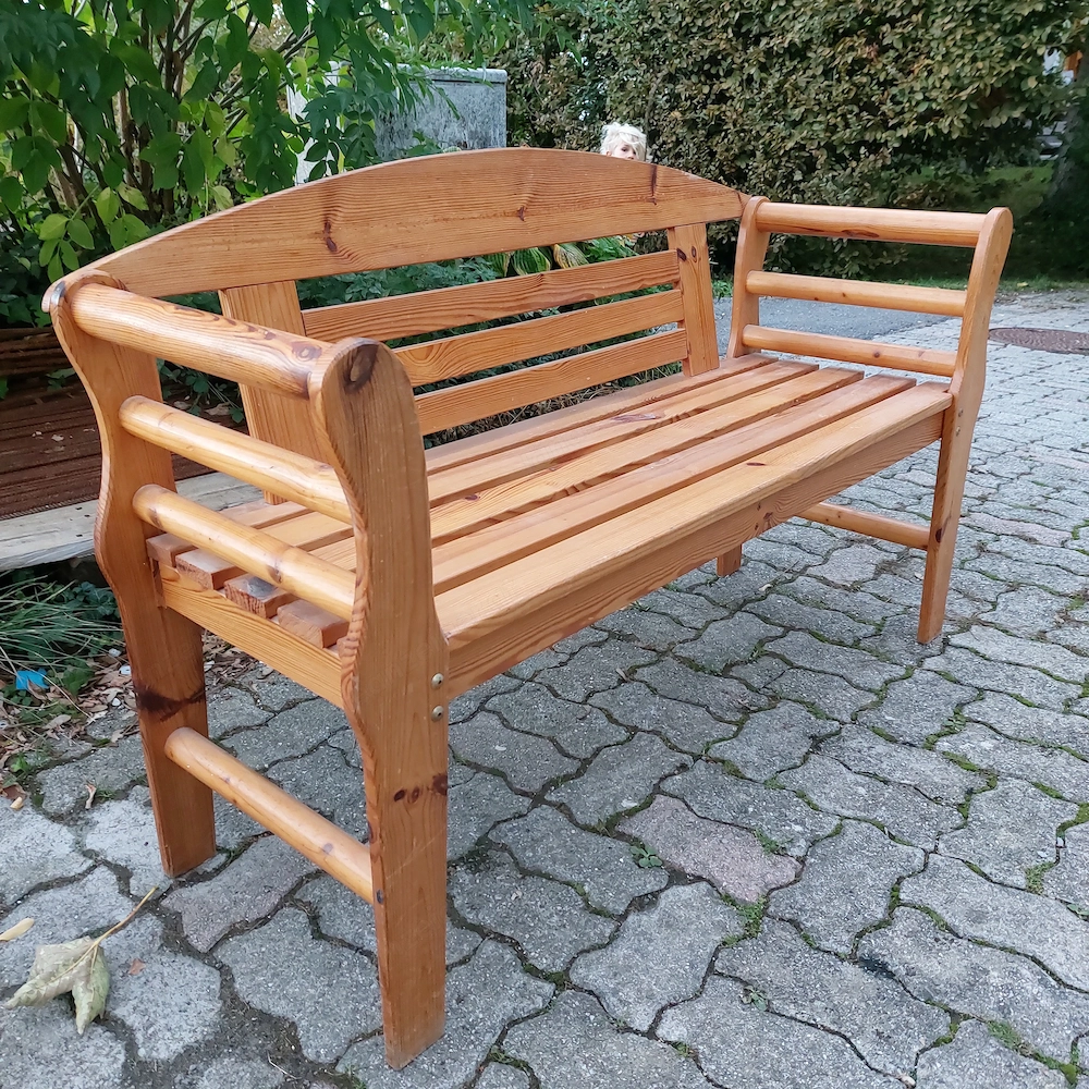 Sitzbank aus Holz zu verschenken 