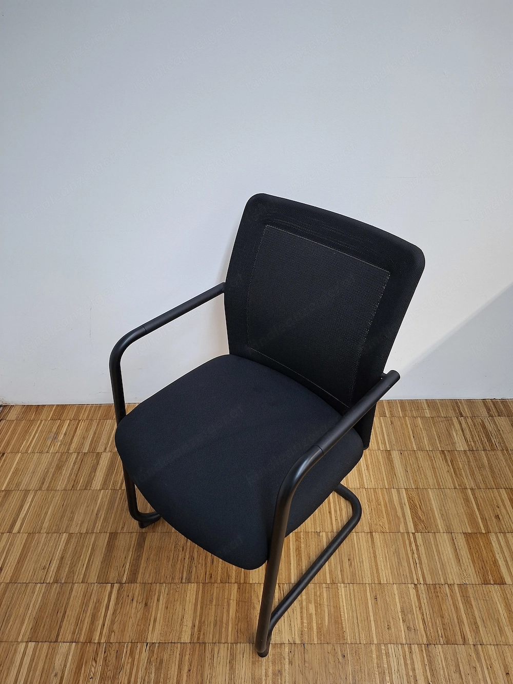  Konferenzstuhl mit Lehne schwarz