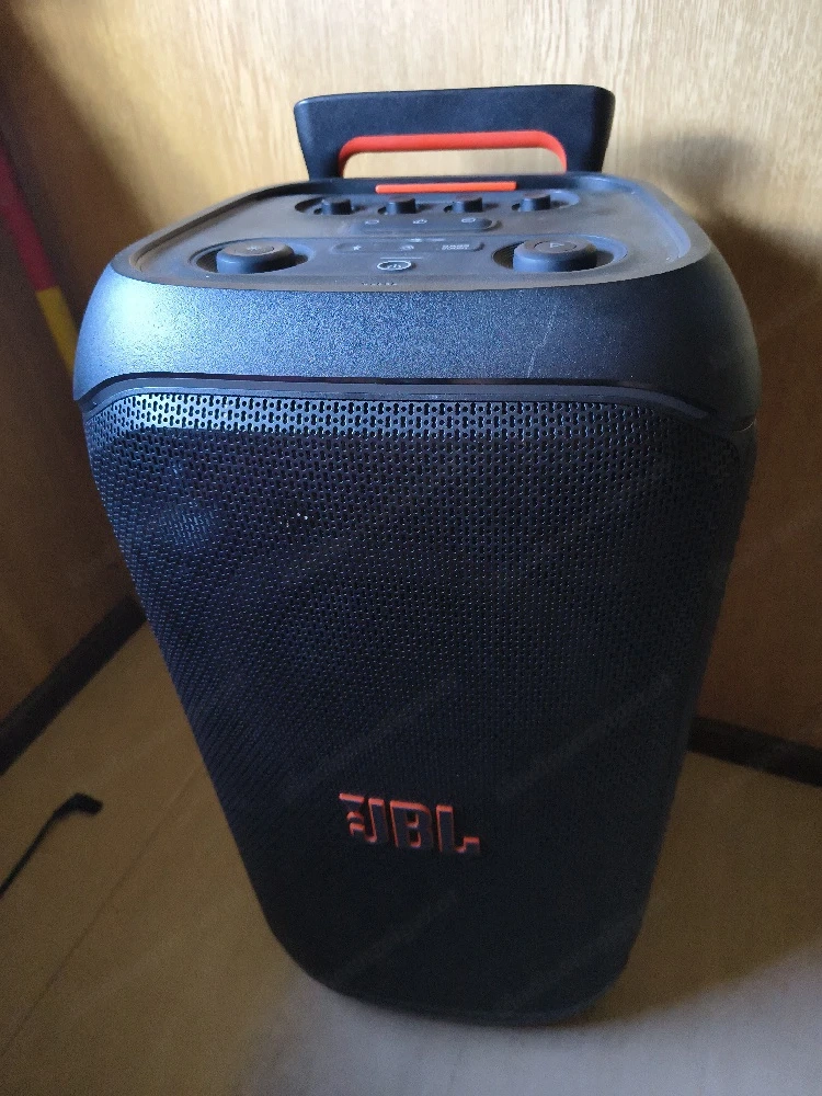Biete hier eine JBL Party Box 320 an