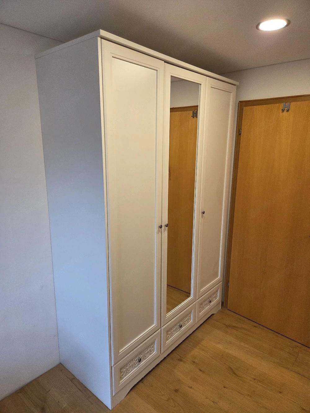 Kleiderschrank