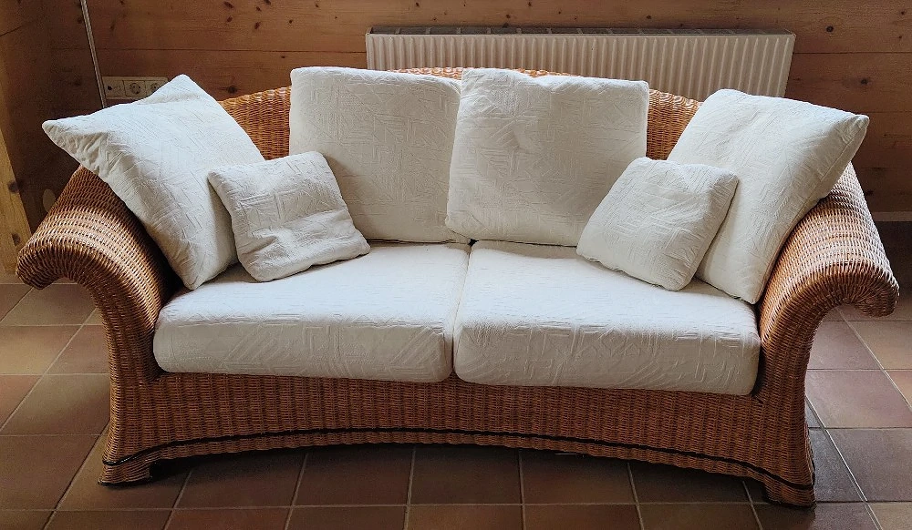 Rattan Sofa in sehr gutem Zustand, Polsterbezug waschbar, 