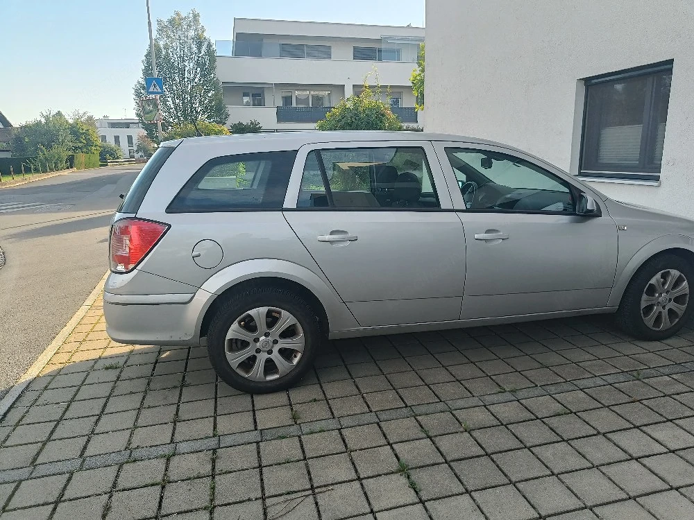 Opel Astra Kombi BJ 2009