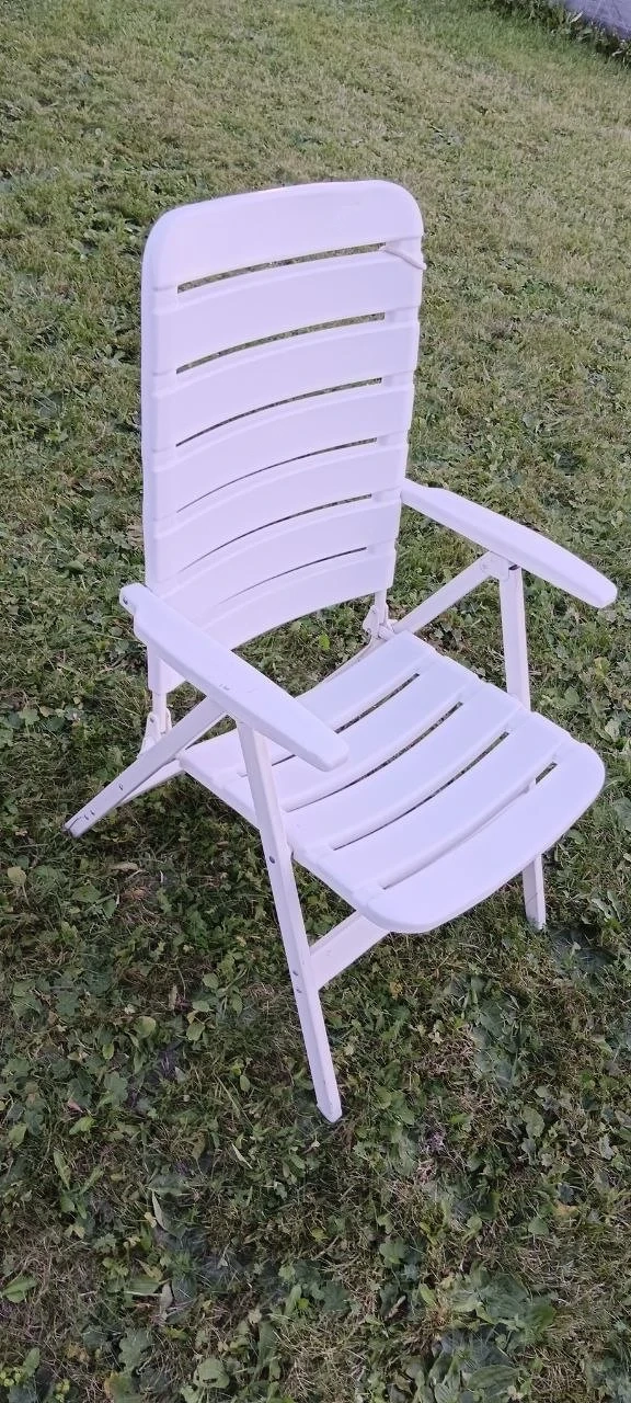 Garten Klappstuhl,  Gestell Alu, Sitz und Lehne Kunststoff - in weiß.