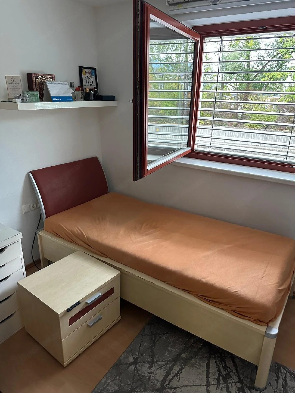 Bett 90 x 200 mit Lattenrost und Matratze 