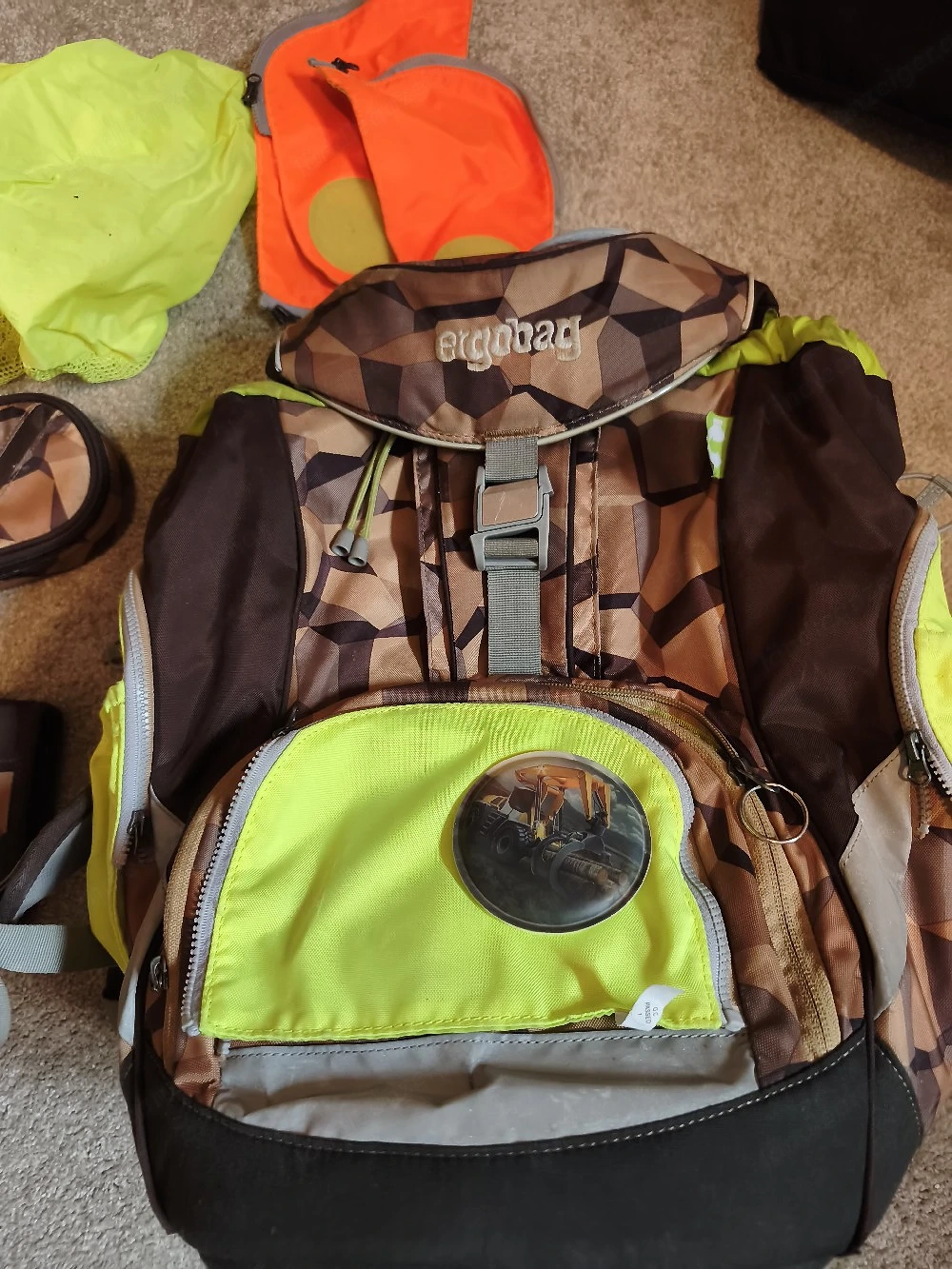 Ergobag Schultasche mit Federmäppchen und Regenschutz