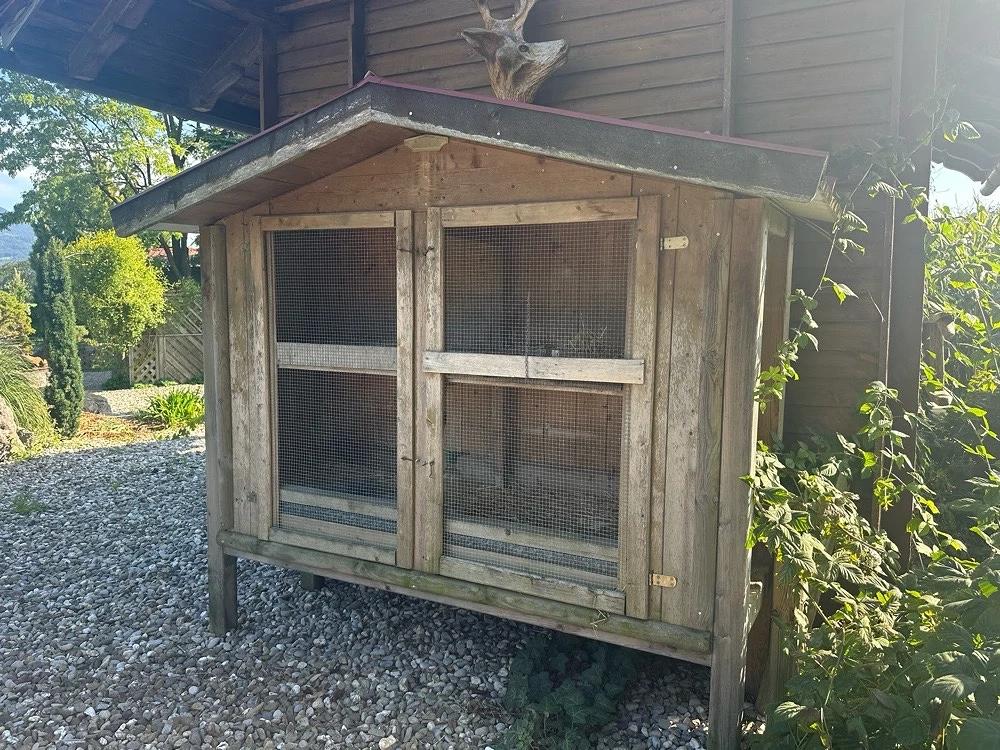 Großer massiver, handgemachter Kleintierstall   Hühnerstall   Hasenstall - 220   210   70 cm - Holz