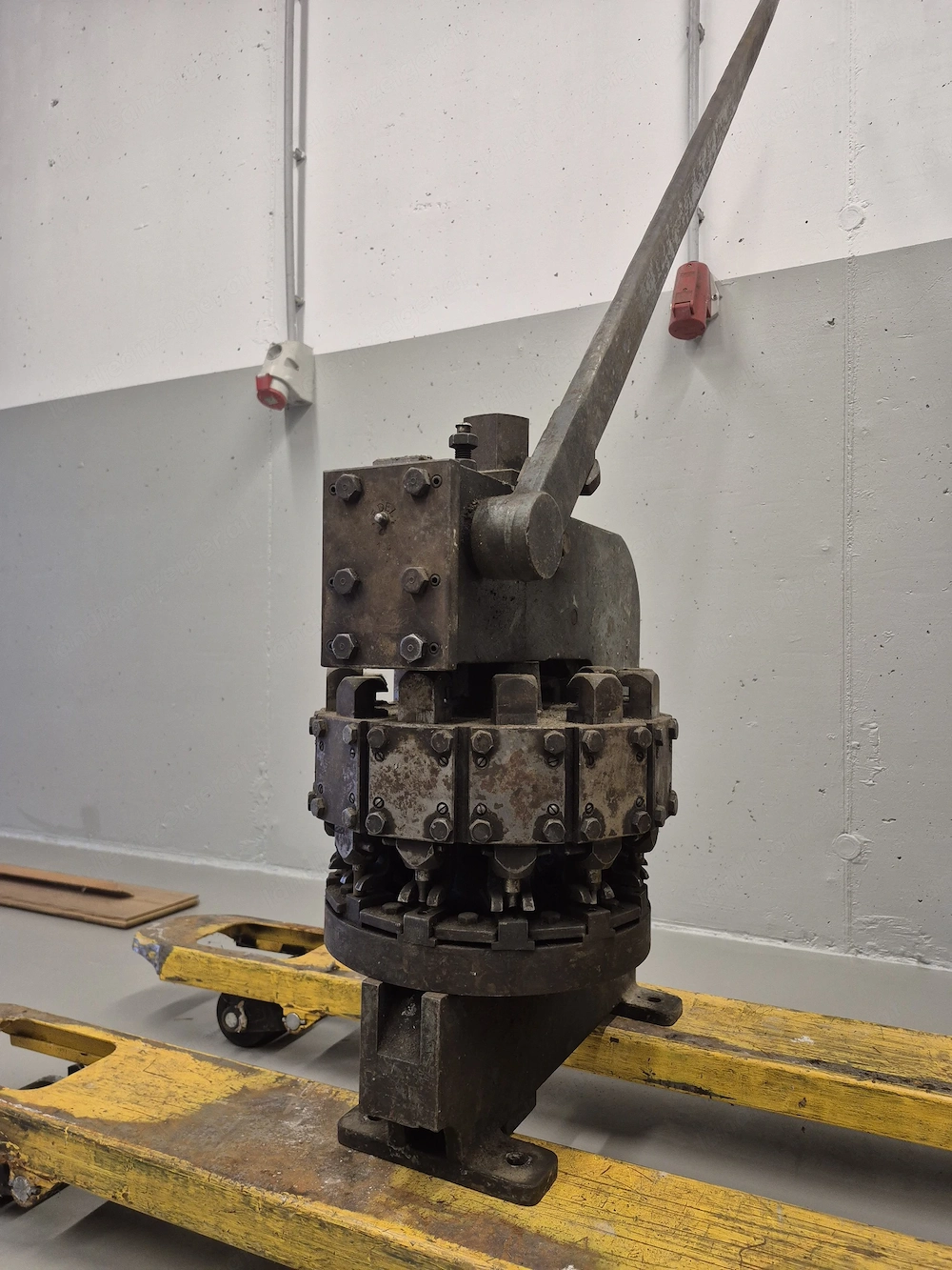 Lochstanze Metallbau