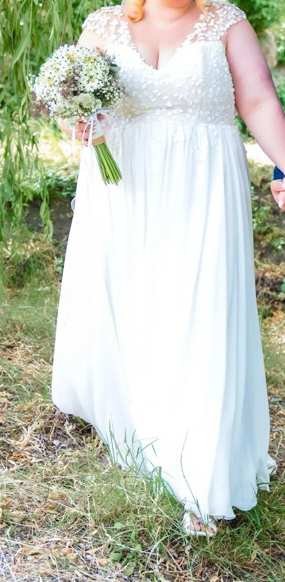 Bianco Evento Doridis Brautkleid mit Spitze & Schnürung, Größe ca. 48-52, gereinigt