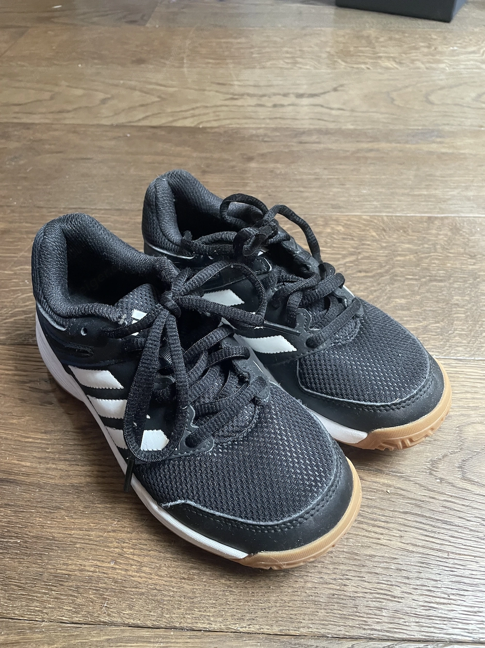 Hallenturnschuhe Adidas, Gr. 33