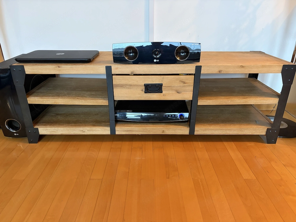 TV- Regal Lowboard