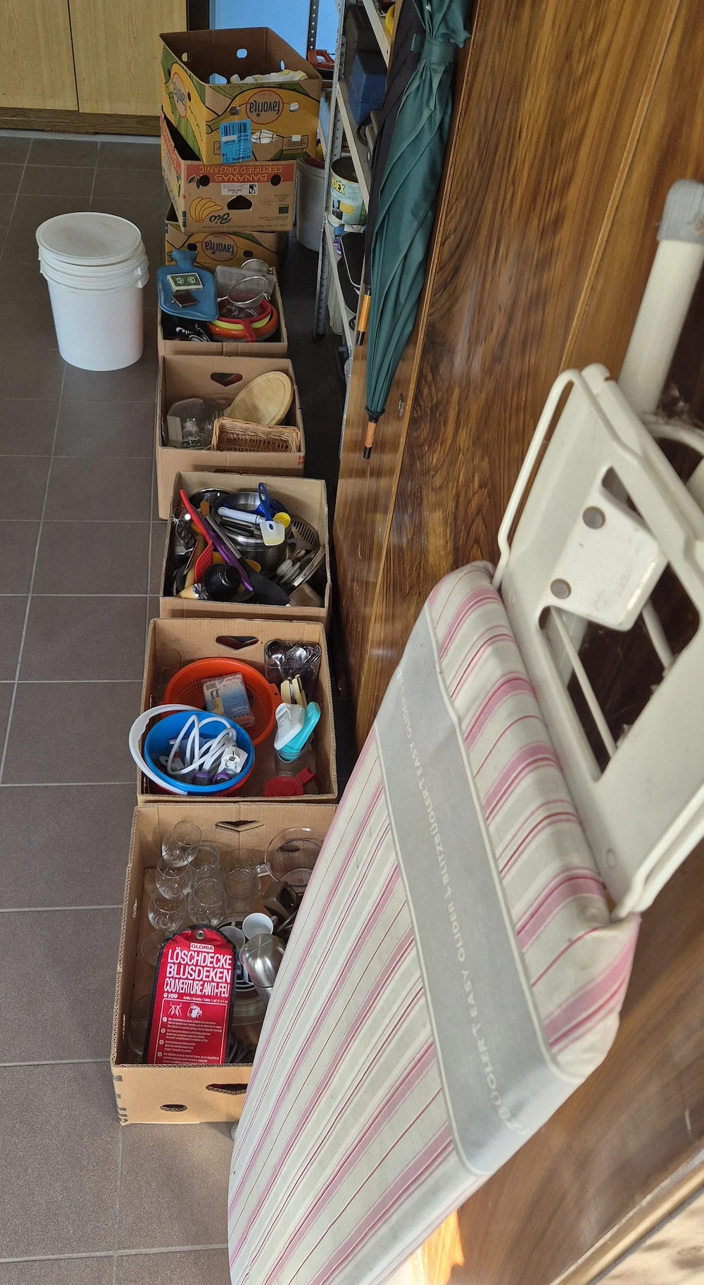 Küchen-Sachen, Staubsauger, Bügelbrett.....