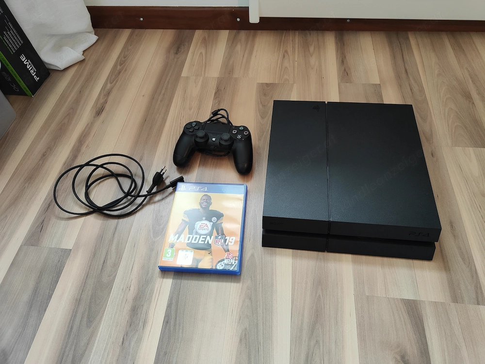 Playstation 4 inkl. Controller und Spiel