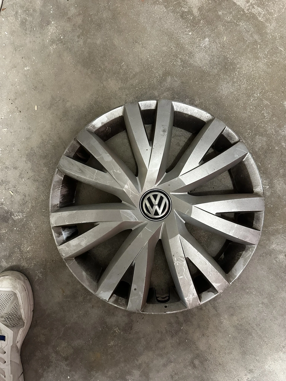 4 originale VW Radkappen   Golf 7 Teilenummer: 6MD 601 147 B