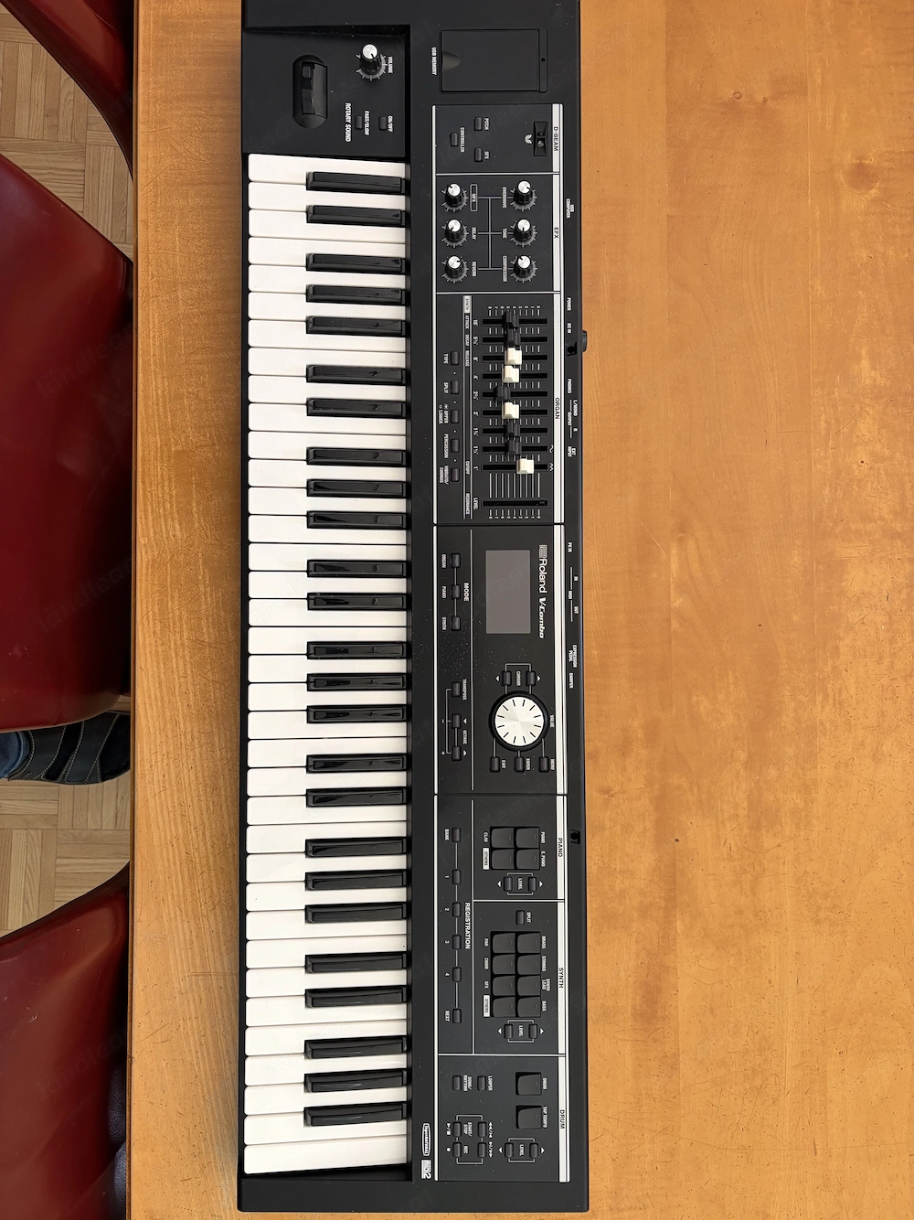 Roland VR 09 keyboard