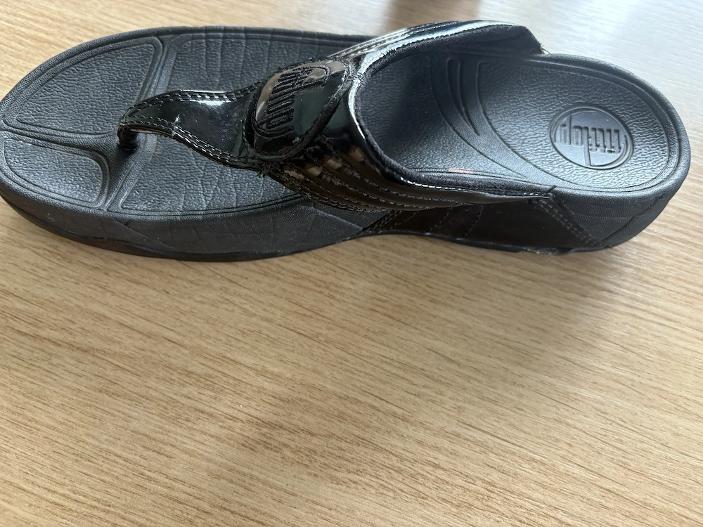 FitFlop Zehentrenner + DKNY- FlipFlop  Gr 40  schwarz 