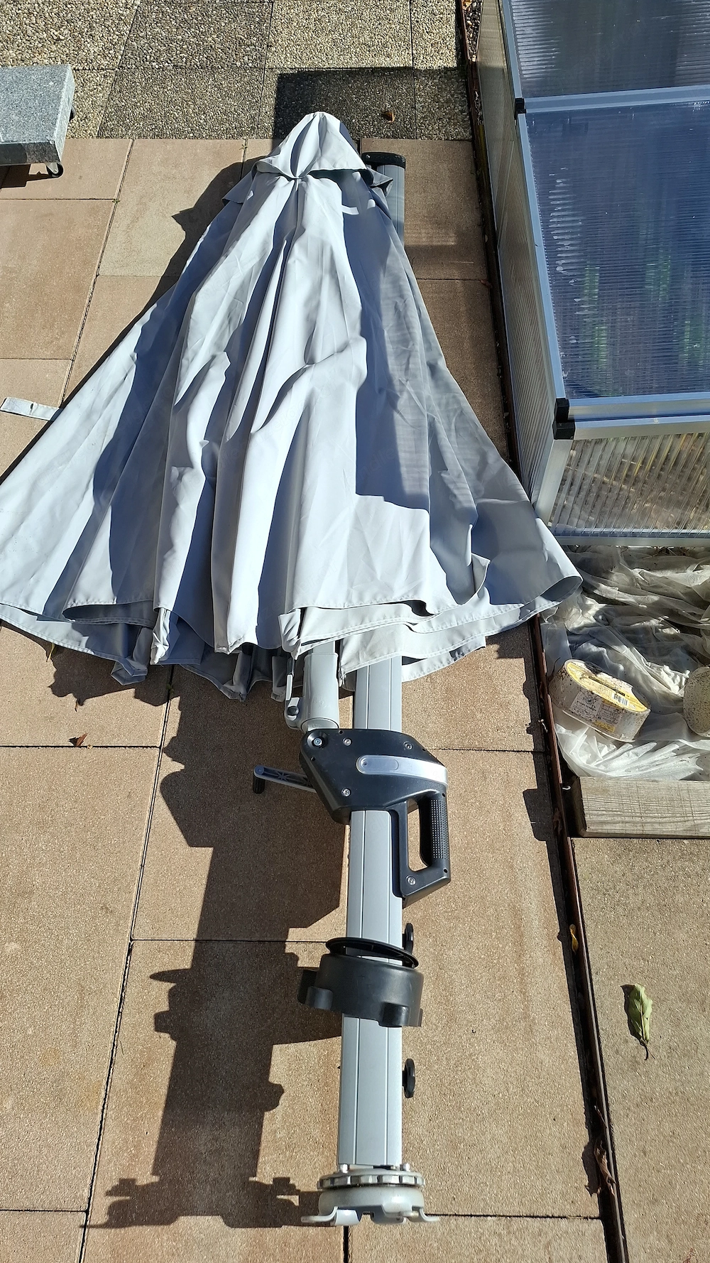 Sonnenschirm, gross, gebraucht , funktioniert 
