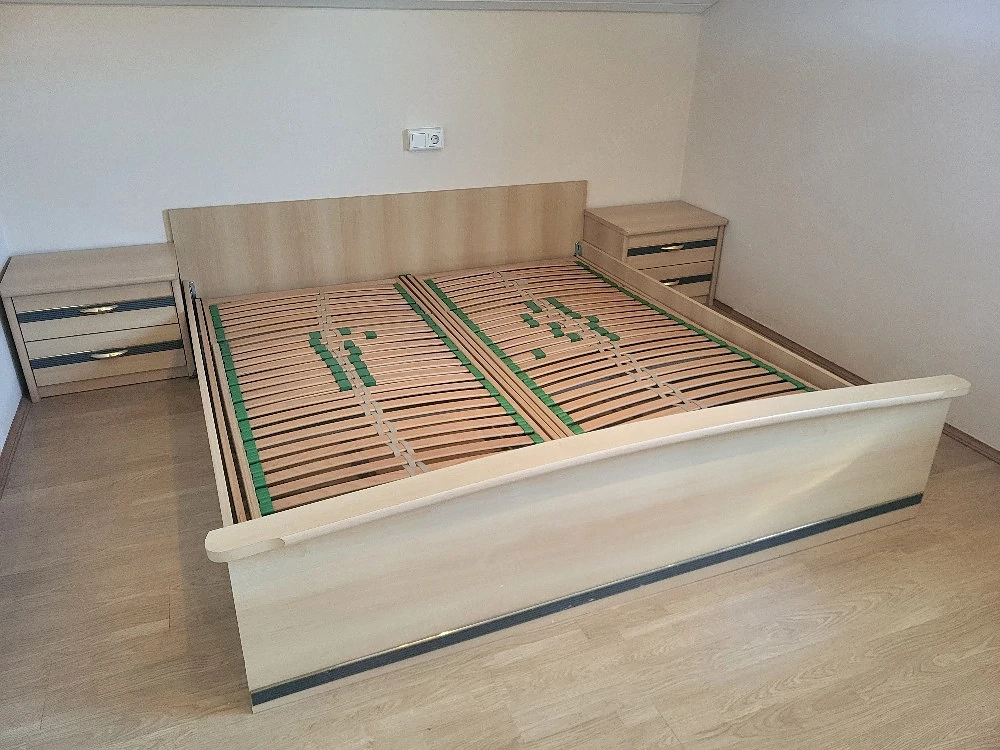 Doppelbett mit Lattenrost