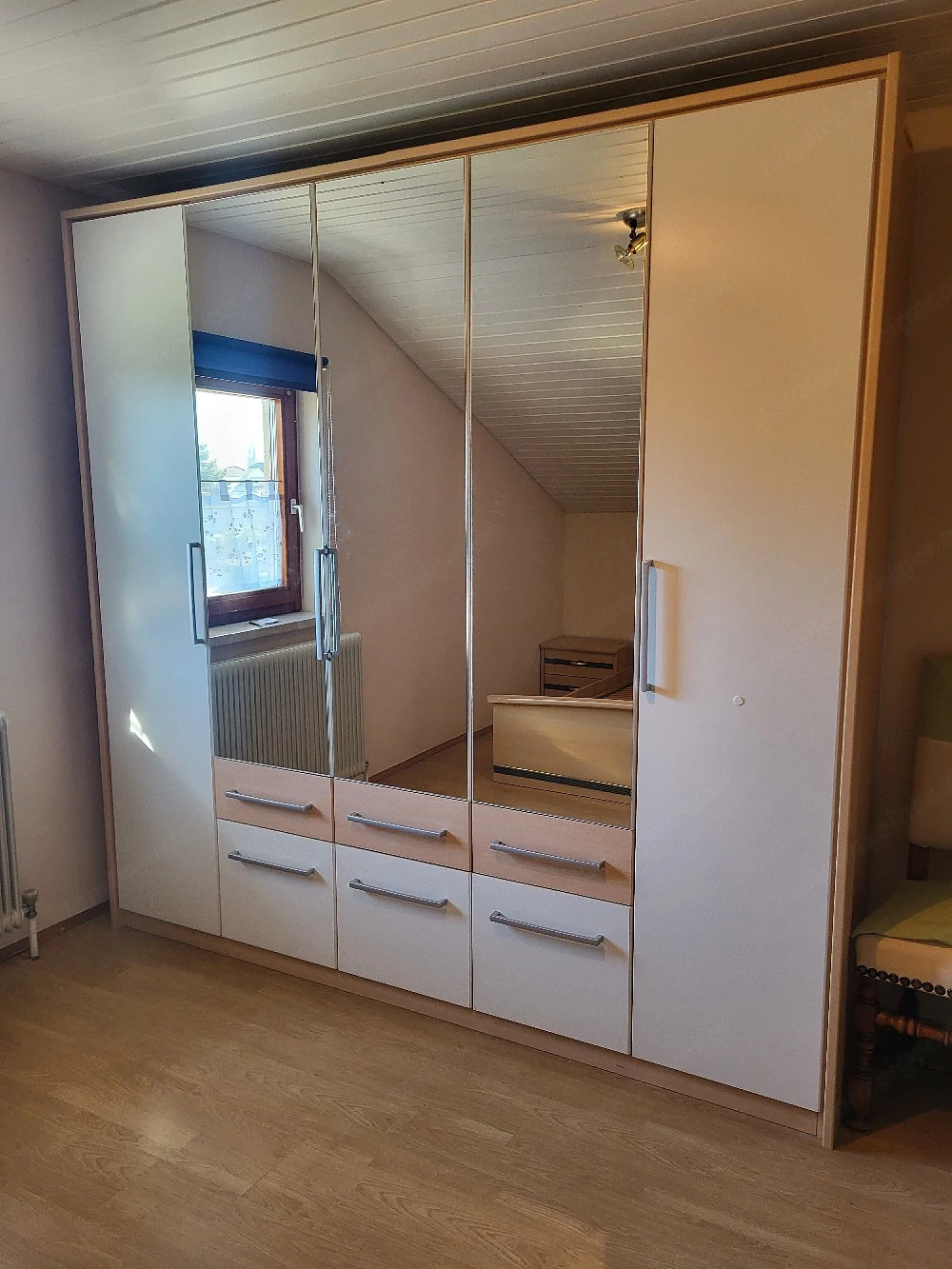 Kleiderschrank
