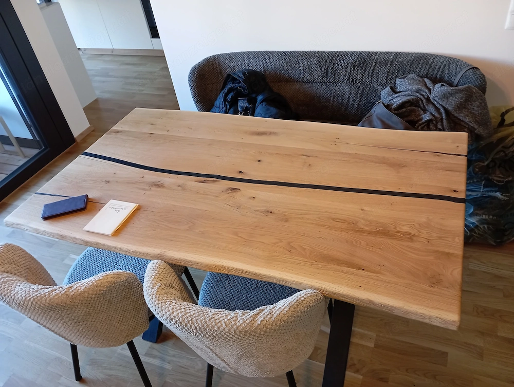 Esstisch + Bank + 2 Stühle - 6 Monate alt - Neuwertig