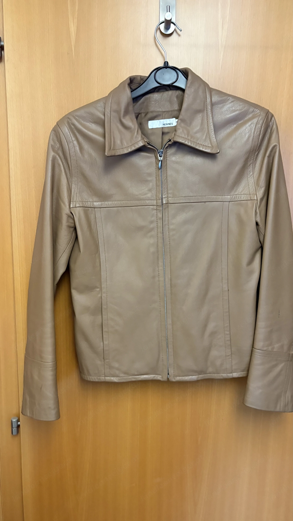 Schöne klassische Damen-Lederjacke von Hennes in Größe 40.