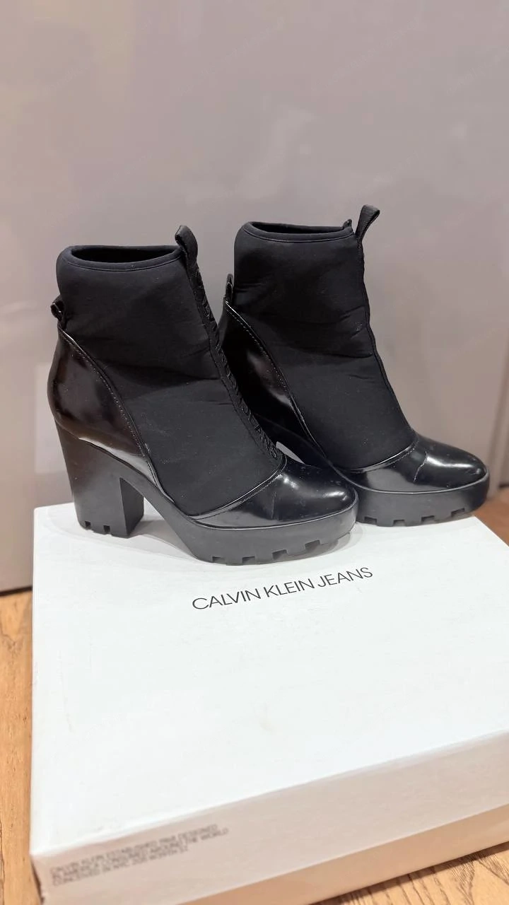 Calvin Klein Jeans   Schwarze Stiefeletten mit Absatz