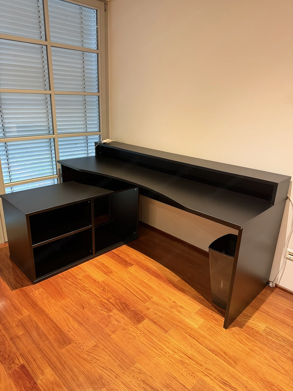 Schreibtisch schwarz - Neuwertig Euro 150,-