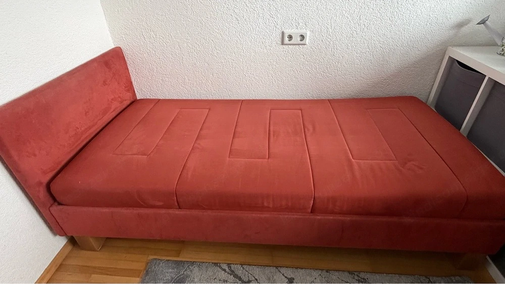 Einzelbett mit Bettkasten