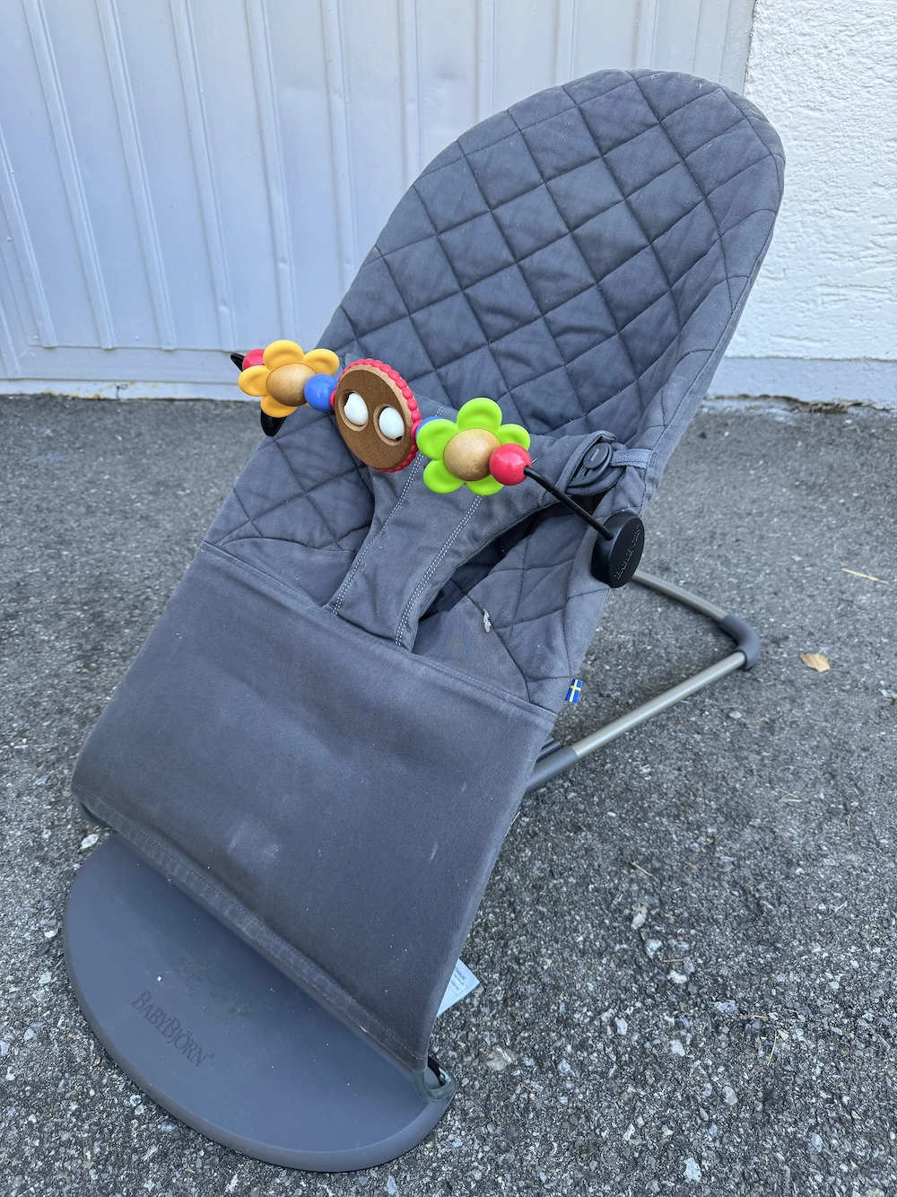 BabyBjörn Babywippe grau mit Spielbügel   sehr guter Zustand