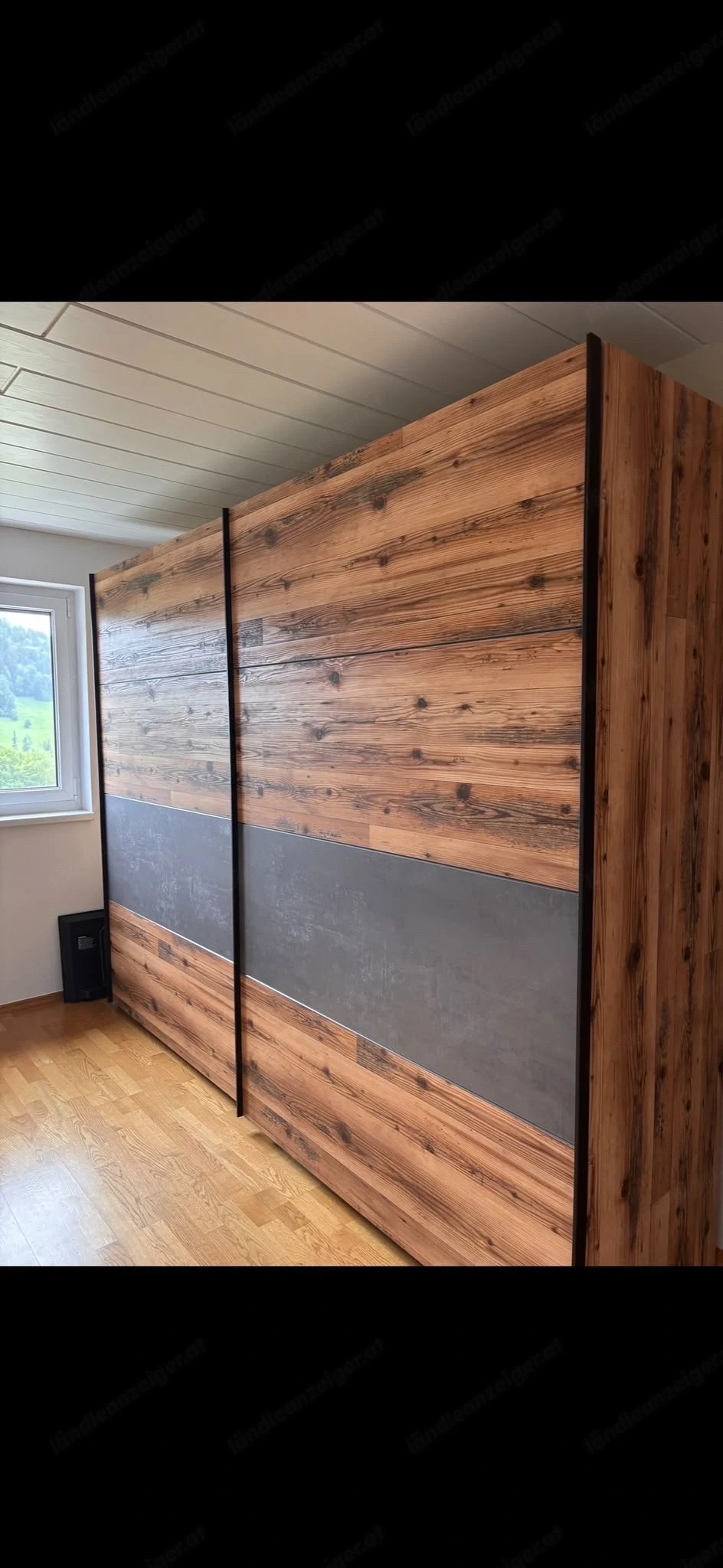 Kleiderschrank