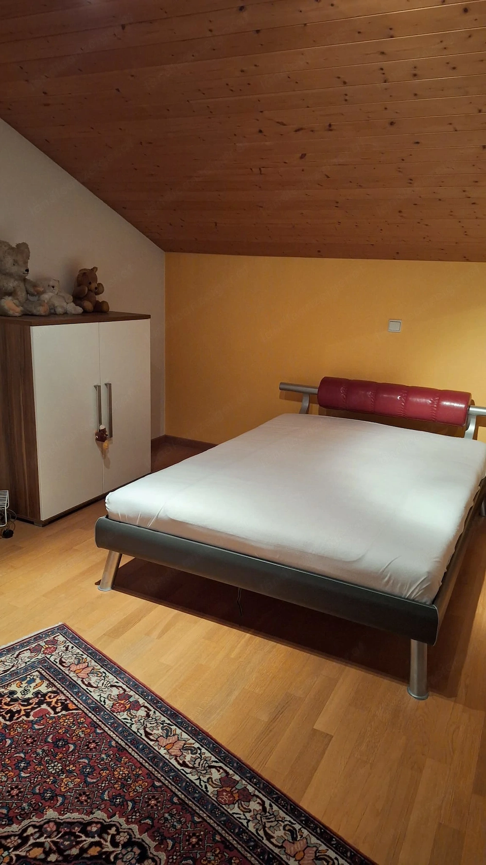 Bett und Schränke zu verschenken 