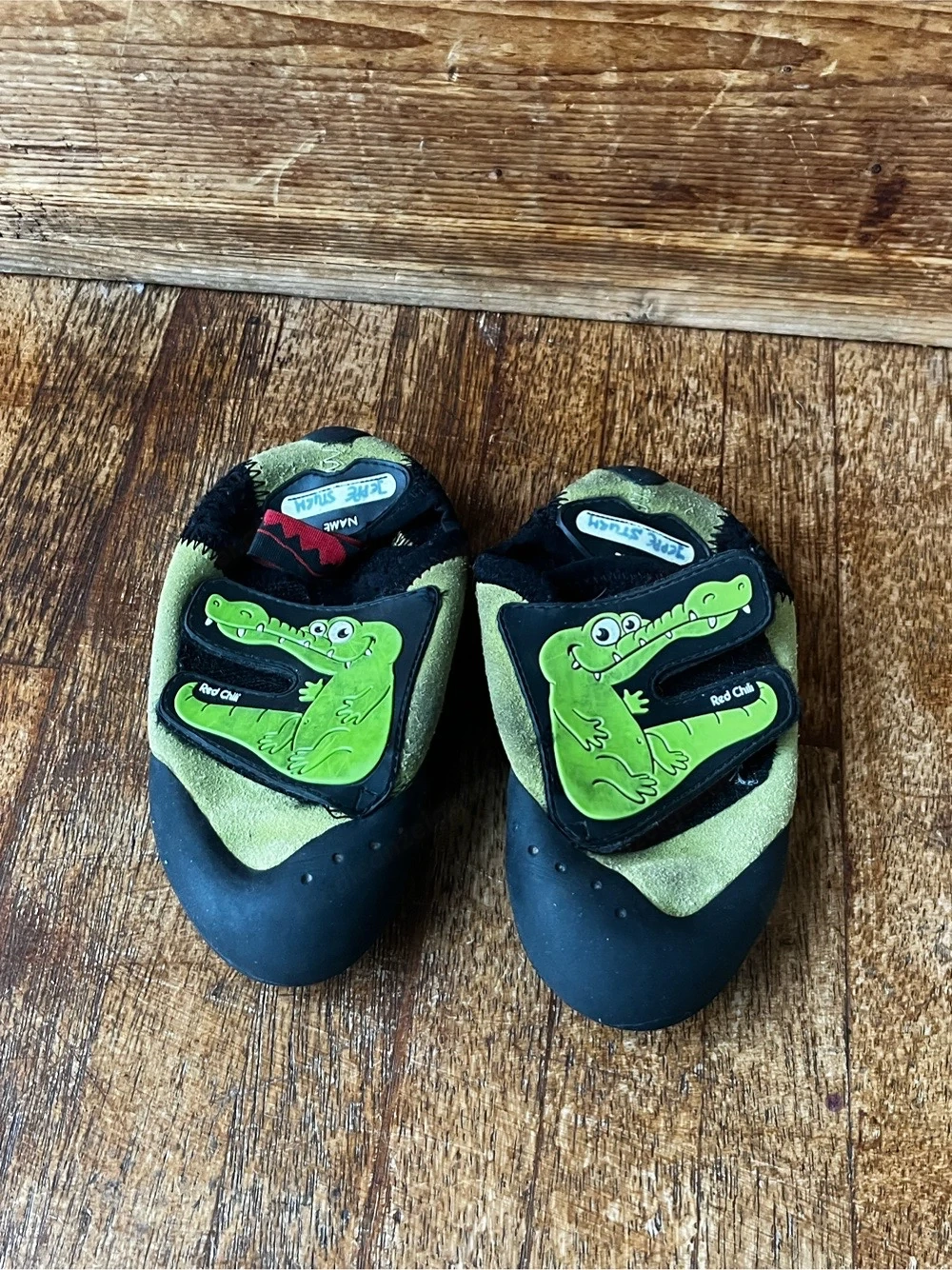 mehrere Kletterschuhe Kinder