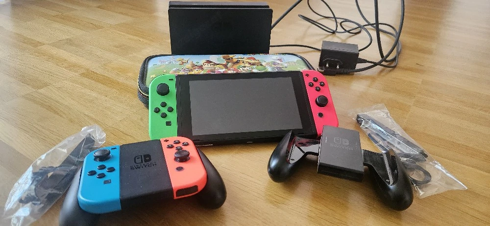 Nintendo Switch mit 7 Spielen, 4 Joy-Cons und Zubehör - Komplettset
