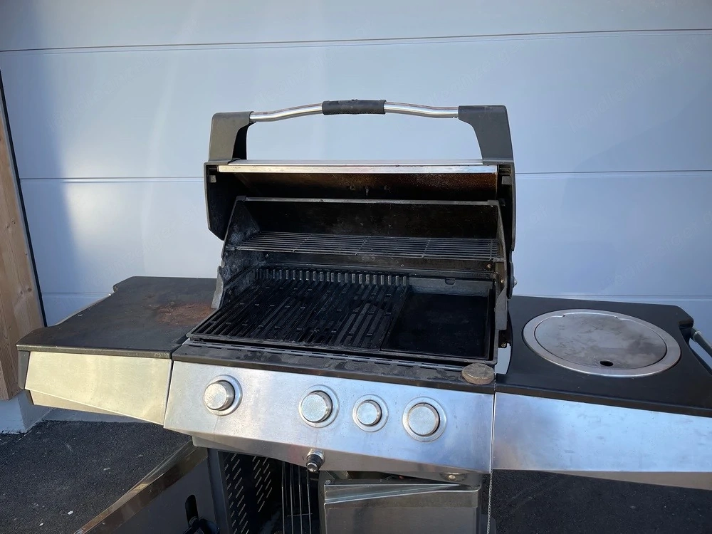 Gasgrill mit Herdplatte