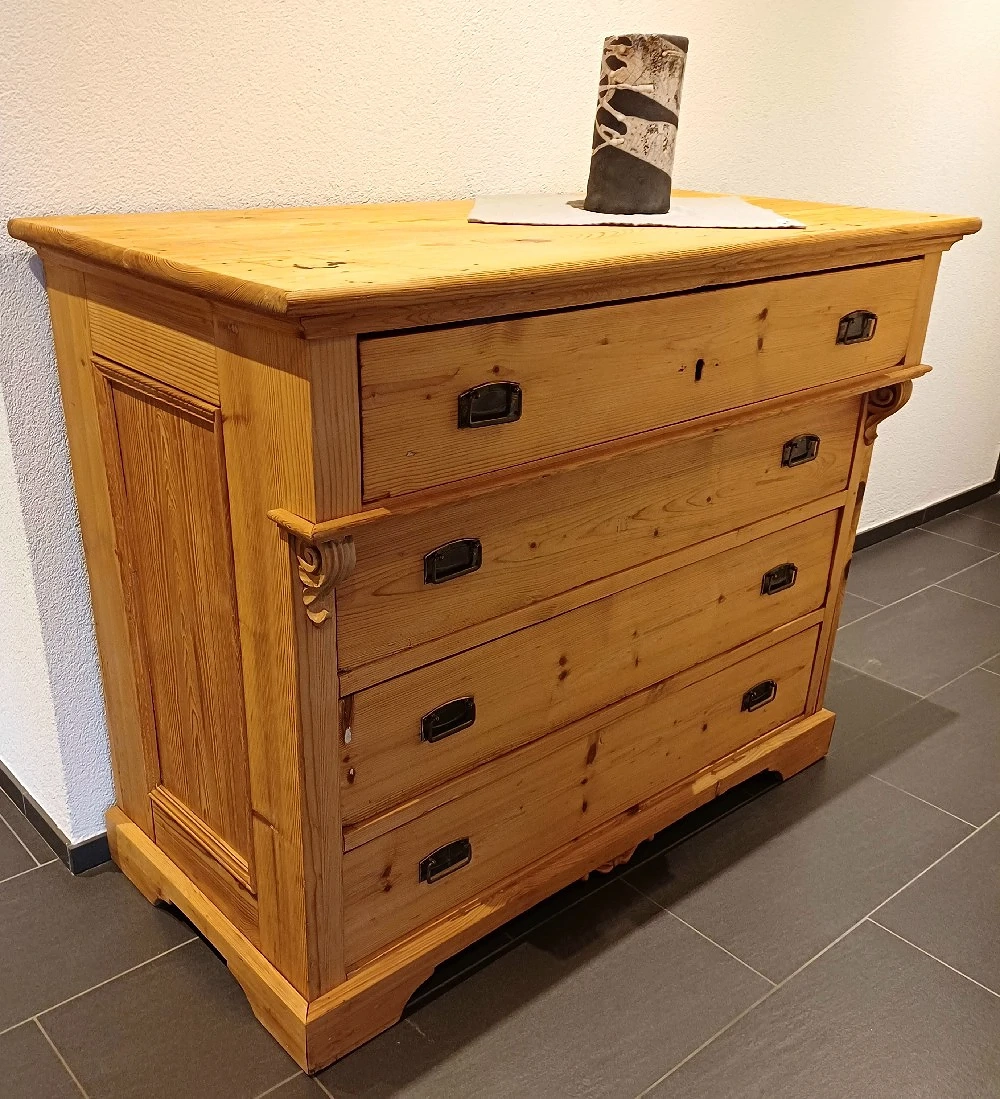 schöne Bauernkommode mit 4 Schubladen