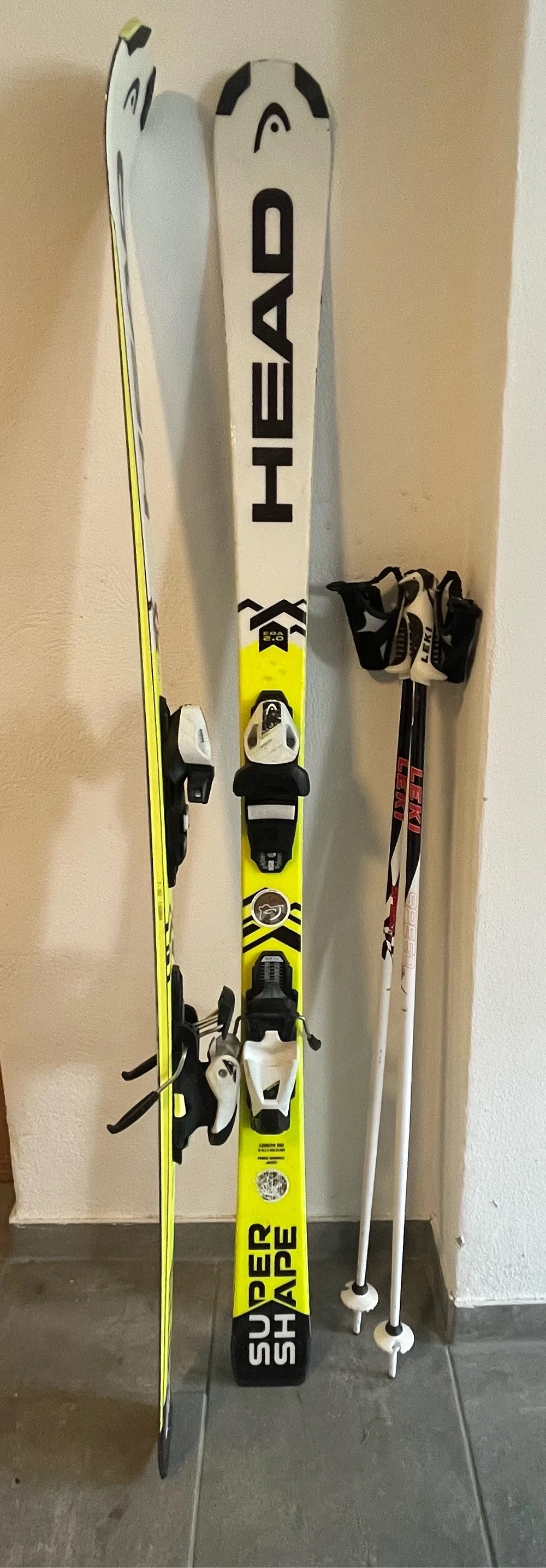 Head Ski mit Leki Stöcke 