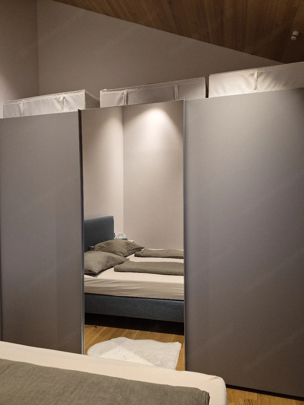 Schwebetürenschrank