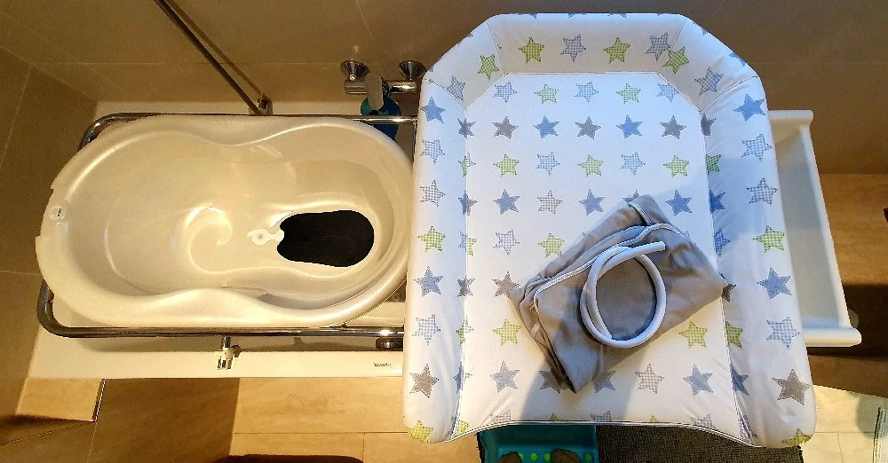 Bade-Wickelaufsatz für Badewanne