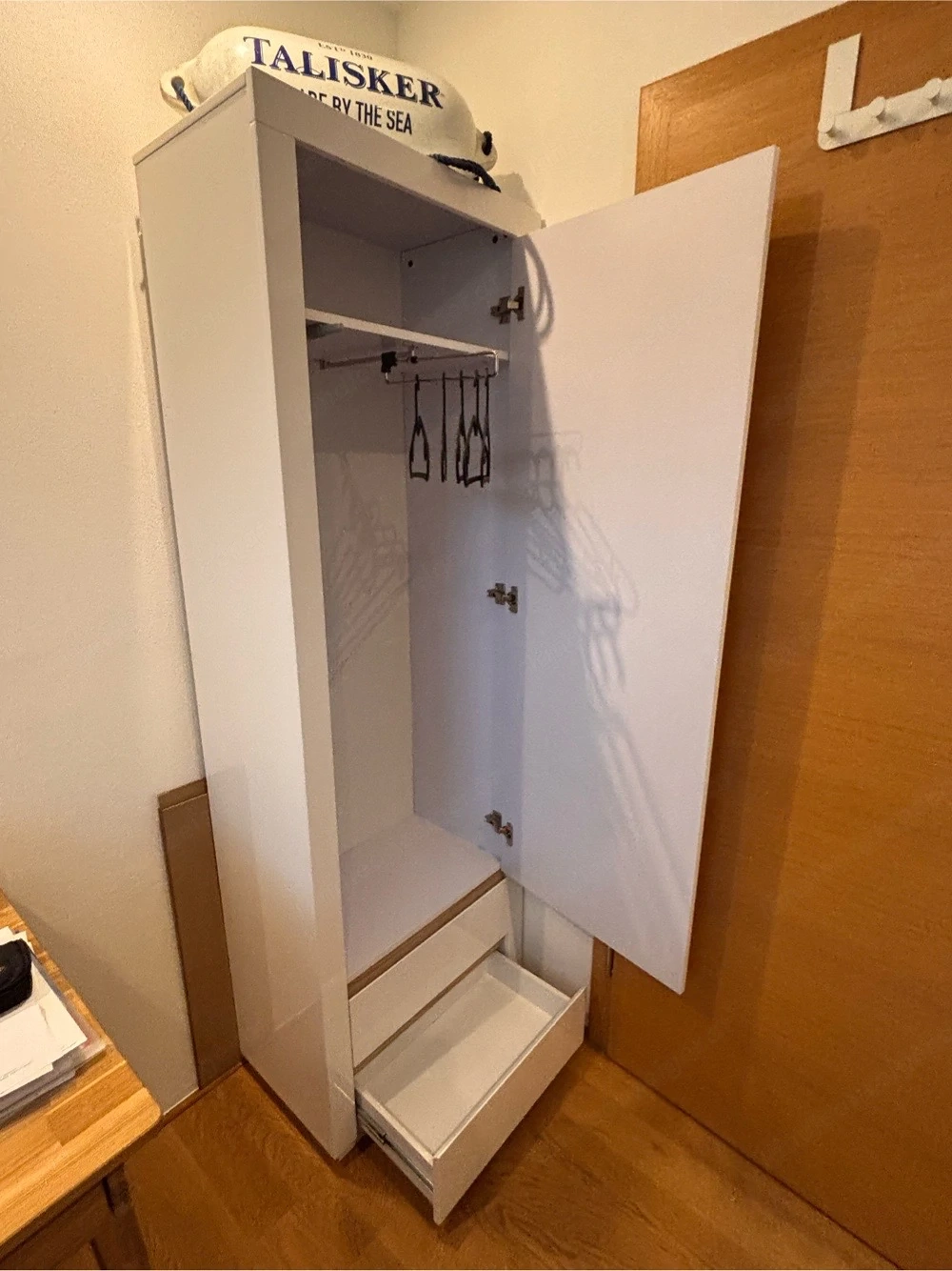 Garderobenschrank in sehr gutem Zustand