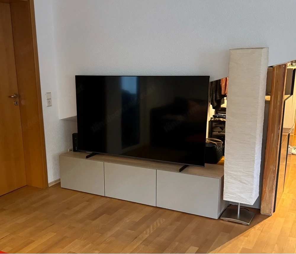 Ikea Besta TV-Bank mit 3 Selsviken Türfronten