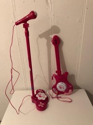 Gitarre und Standmikrofon Barbie Bild 1