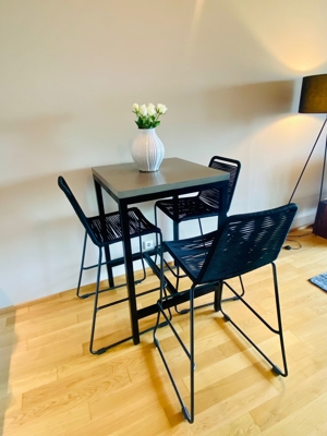 Designermöbel - Tisch und Stühle Bild 3