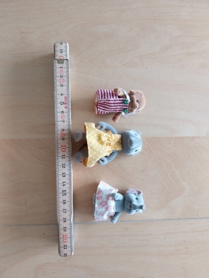 3 Sylvanian Family Figuren