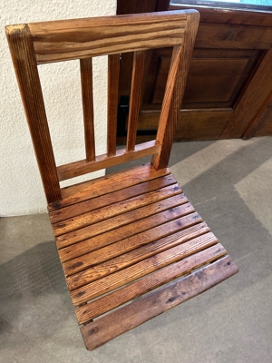 Antiker Stuhl Bild 1